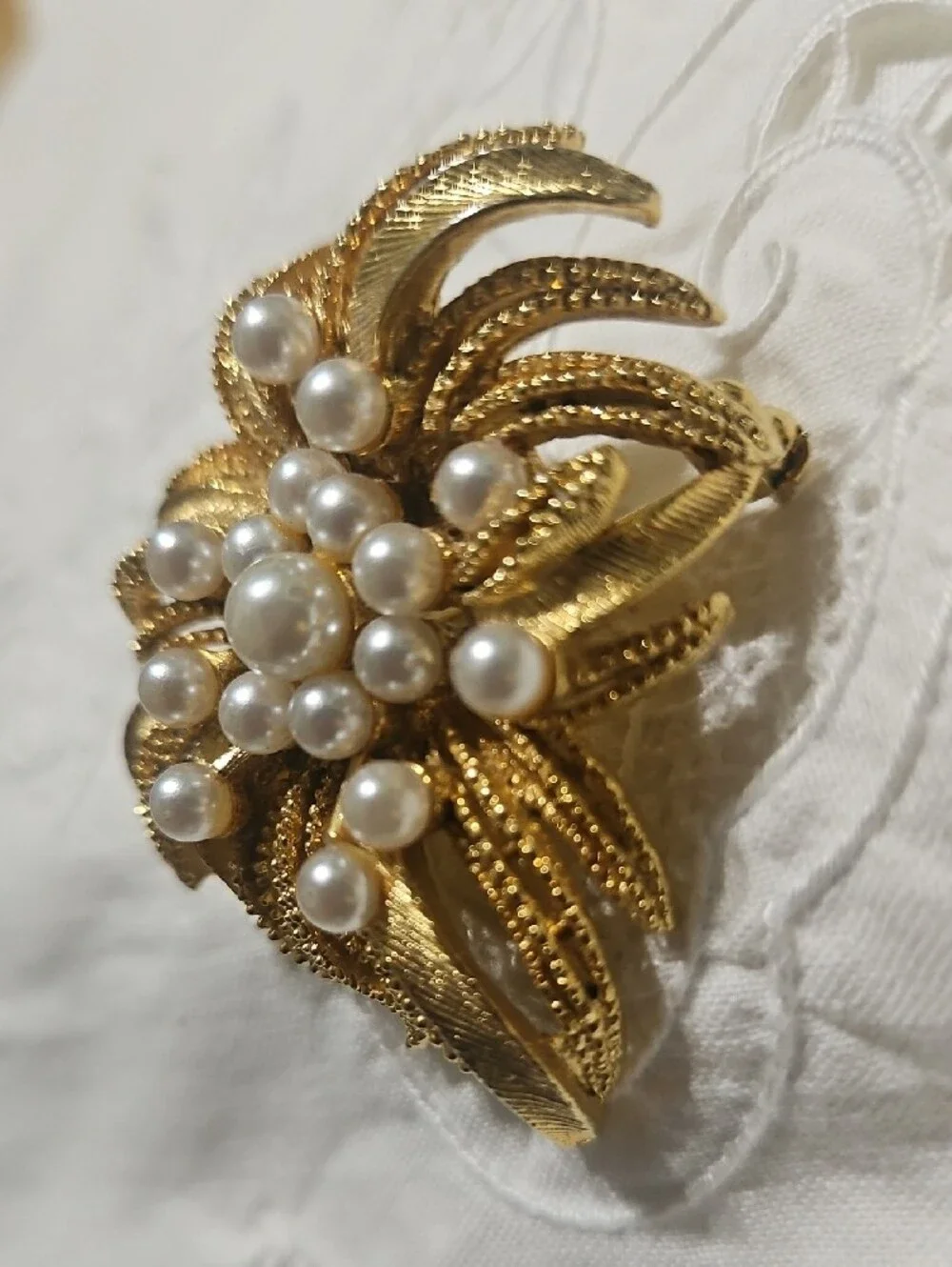 Vintage 50's-60's Lisner Brooch Mid-Century Costume Jewelry
